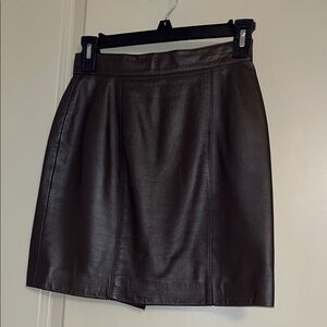 Elements for Spiegel Elegant Brown Leather Skirt. Size 2 petite